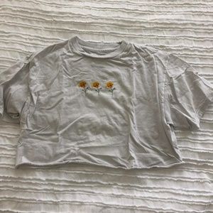 BRANDY MELVILLE three flower cropped tee
